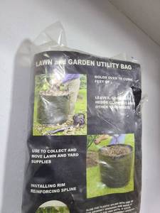 lot 3716 image: Lawn and garden utility bag