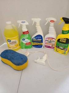 lot 3734 image: Household cleaning products.