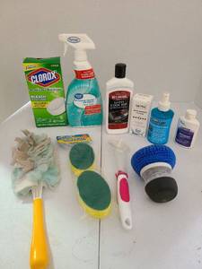 lot 3735 image: Household cleaning products.