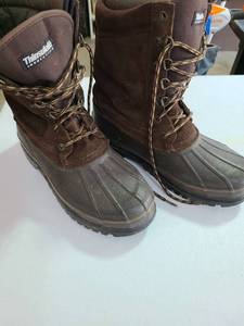 lot 3742 image: Rocky steel shank boots with Thinsulate size 9M.