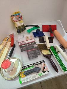 lot 3745 image: Painting supplies