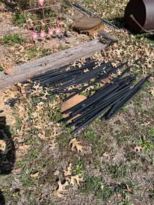 lot 4003 image: Black metal poles