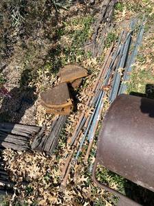 lot 4005 image: Metal poles and wooden shelves