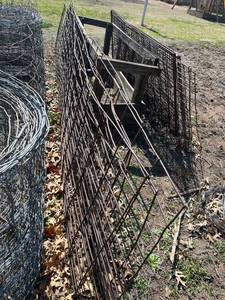 lot 4010 image: Metal fence panels 16 ft (4)