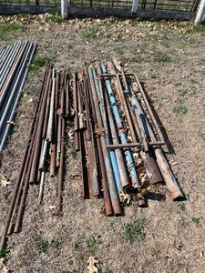 lot 4015 image: Assorted metal poles