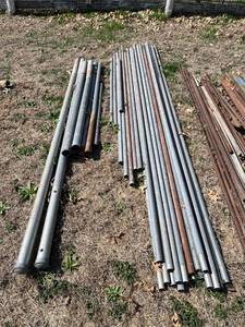 lot 4016 image: Metal poles