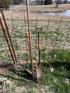 lot 4023 image: Yard tools