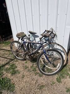 lot 4027 image: Bicycles (2)