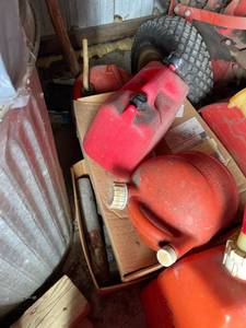 lot 4045 image: Gas cans (3)