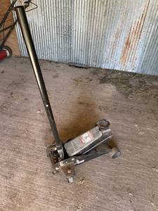 lot 4047 image: Craftsman 2 ton floor jack