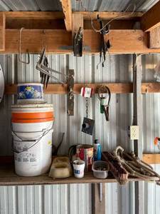 lot 4049 image: Five gallon buckets and more