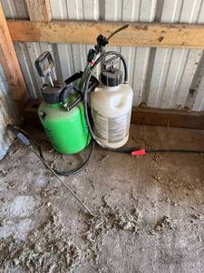 lot 4050 image: Sprayers