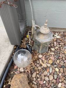 lot 4057 image: Outdoor lights