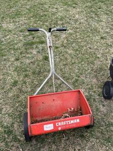 lot 4062 image: Craftsman seed spreader