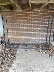 lot 4064 image: Metal log rack