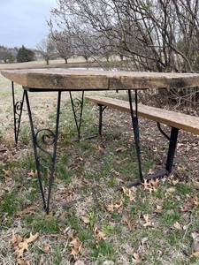 lot 4067 image: Picnic table