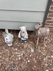 lot 4069 image: Garden decor