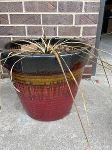lot 4072 image: Clay pot