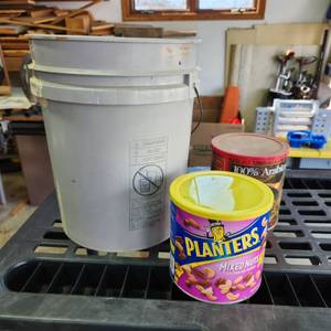 lot 3507 image: 5 gallon bucket and 2 cans