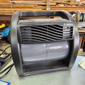 lot 3510 image: Lasko indoor blower fan