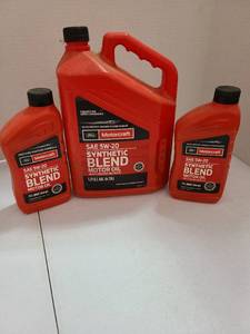 lot 3724 image: Motor oil 5W-20, mostly full