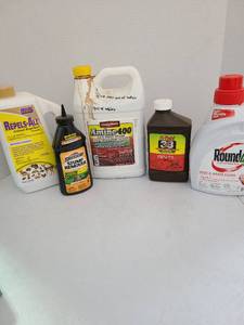 lot 3757 image: Lawn and garden products