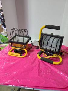 lot 3821 image: Two work lights