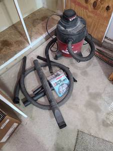lot 3826 image: 5 gallon Shop-vac with attachments