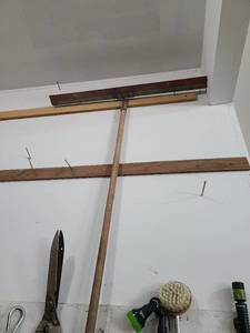 lot 3829 image: Floor squeegee