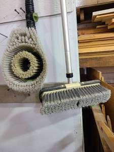 lot 3831 image: Two car wash wand brushes