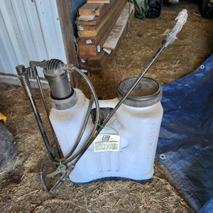 lot 1034 image: Greenwood 4 gallon back pack sprayer