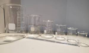lot 101 image: Glass Measuring Low Form Beaker Set with 3 Rods