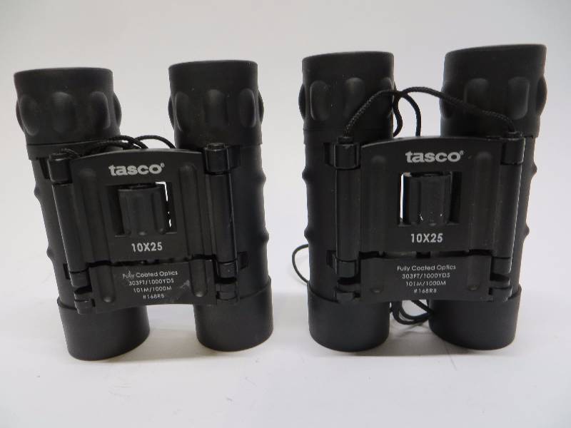 lot 1318 image: Tasco Compact 10x25 Binoculars