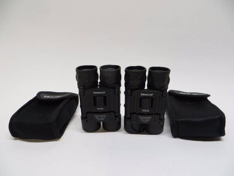 lot 1321 image: Tasco Compact 10x25 Binoculars