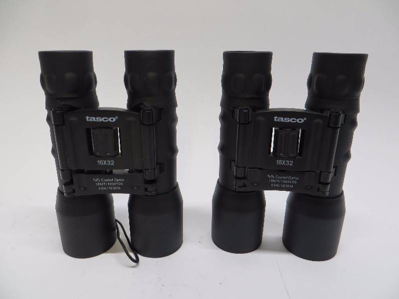 lot 1322 image: Tasco Essentials 16x32 mm FRP Compact Binoculars