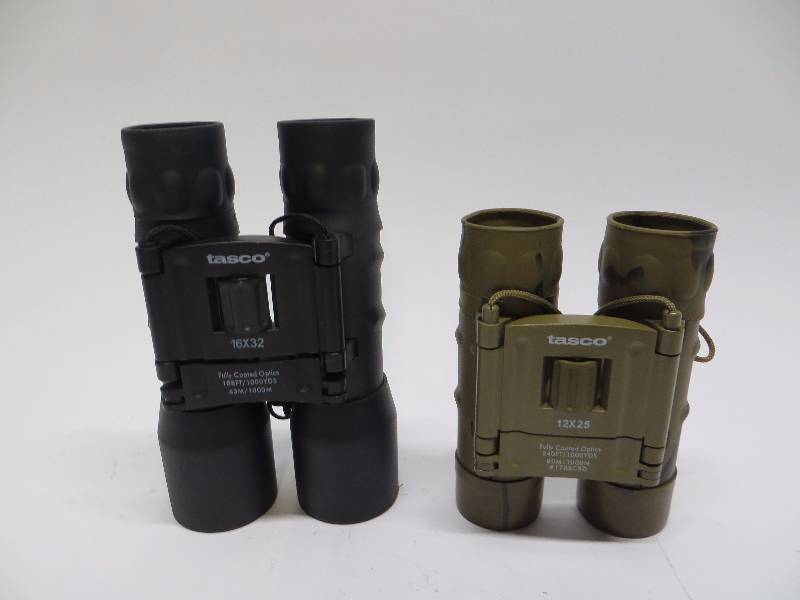 lot 1323 image: Tasco Essentials 12x2516x32 mm FRP Compact Binoculars