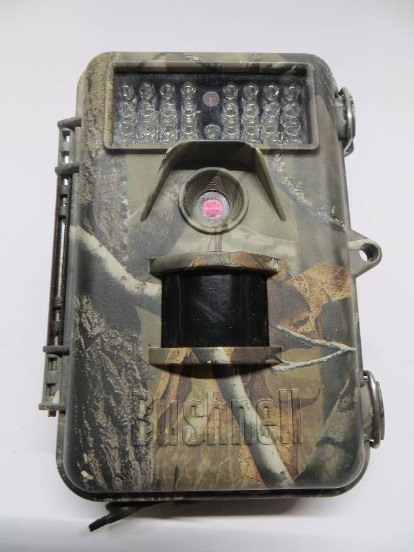 lot 1370 image: Bushnell trophy camara (camo)