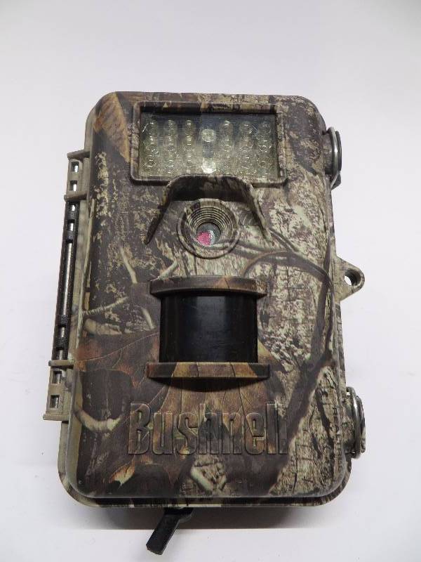 lot 1371 image: Bushnell trophy camara (camo)