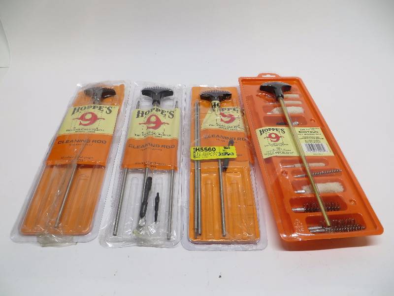 lot 1425 image: Hoppes cleaning rods, rifle and shotgun cleaning kit
