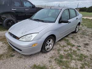 lot 10028 image: 2000 Ford Focus SE, Silver