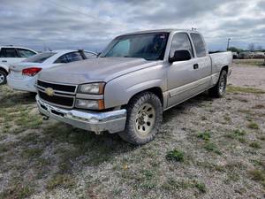 lot 10033 image: 2007 Chevrolet Silverado Extended Cab