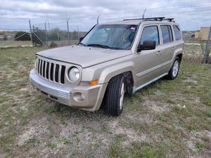 lot 10035 image: 2010 Jeep Patriot, Tan
