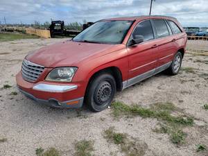 lot 10038 image: 2005 Chrysler Pacifica Touring, Red