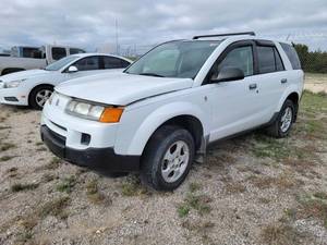 lot 10034 image: 2003 Saturn Vue White