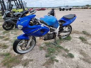 lot 10053 image: 2001 Suzuki SV650 Motorcycle, Blue
