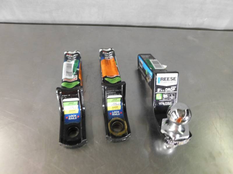lot 6141 image: Lot of 3 Reese Ball Mounts