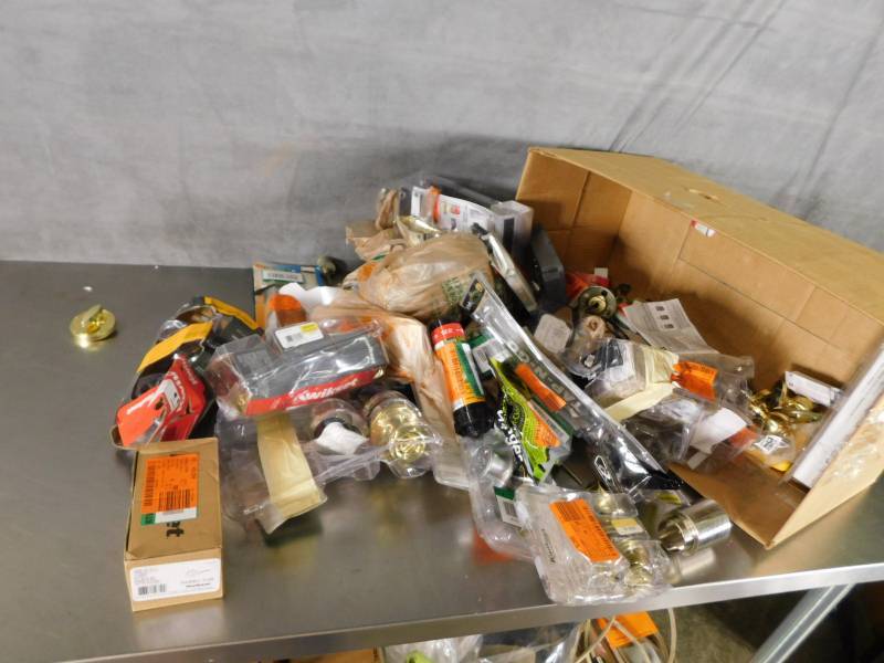 lot 6158 image: Lot of Door Handle Hardware Not Tested Inspect for parts and condition