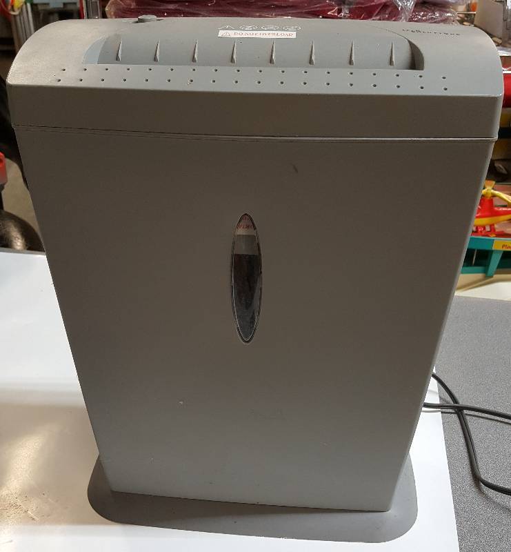 lot 6417 image: Works excellent does this small office paper shredder with the waste basket for it included