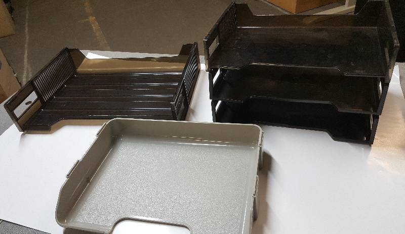 lot 6432 image: 5 individual desk top organizing plastic trays.  Get organized with these