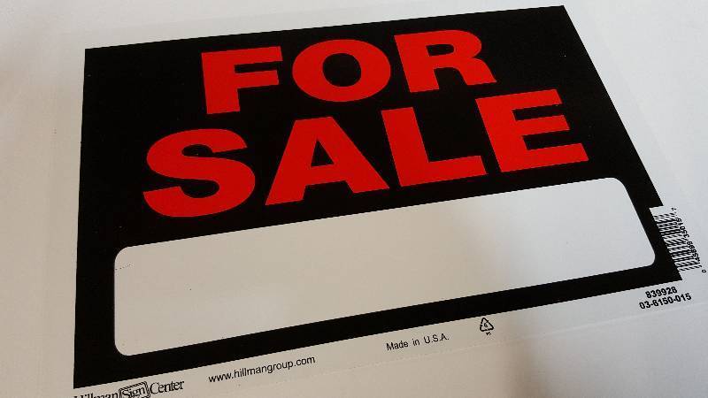lot 6440 image: Single plastic universal For Sale sign 12 X 8